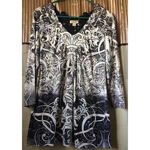 One World M - Lace appliqué neckline LS